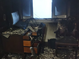 El recinto fue totalmente consumido por las llamas. El recinto fue totalmente consumido por las llamas.