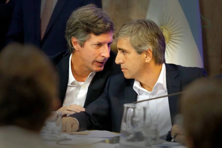 Luis Caputo y Santiago Bausili, dos defensores del ancla cambiaria. Luis Caputo y Santiago Bausili, dos defensores del ancla cambiaria.