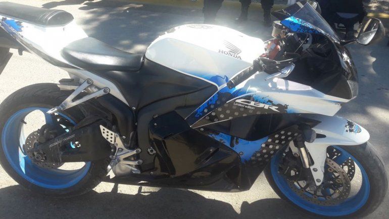 Persecución y fuga en ruta chica: se escapó 10 kilómetros con una moto robada