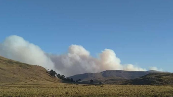 Video: crianceros evacuados en Caviahue por un incendio en Chile