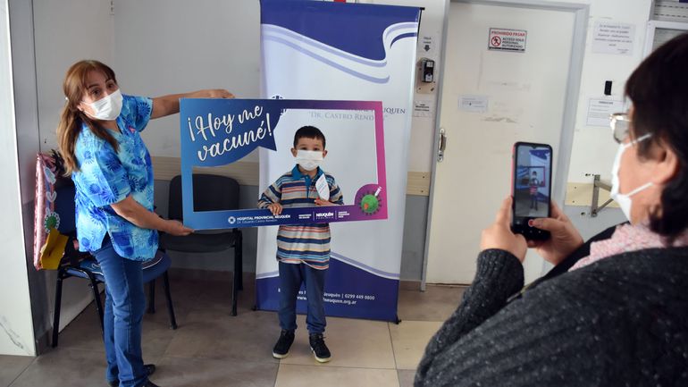 Analizan sumar dispositivos para vacunar dentro de las escuelas neuquinas