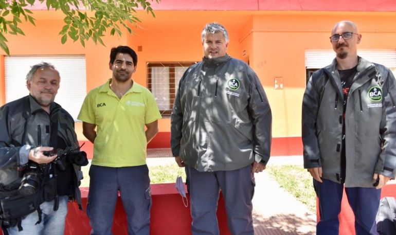 Mackielo (tercero en la foto) en 2021, cuando inspeccionó la reserva de Punta Tombo. Mackielo (tercero en la foto) en 2021, cuando inspeccionó la reserva de Punta Tombo.