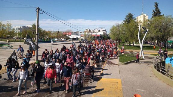 Las organizaciones marcharon y se quedarán en la Avenida
