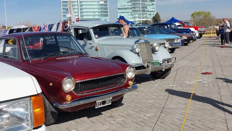 Una muestra de autos para no perdérsela: Neuquén rinde homenaje a la historia sobre ruedas