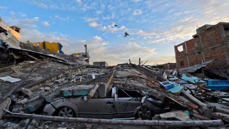 Impresionantes postales del terremoto en Ecuador que dejó más de 400 muertos