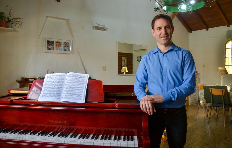 El pianista Emilio Peroni se hizo conocido en la región por los conciertos con su hermano en la década del 90', trasmitidos por Canal 7. El pianista Emilio Peroni se hizo conocido en la región por los conciertos con su hermano en la década del 90', trasmitidos por Canal 7.