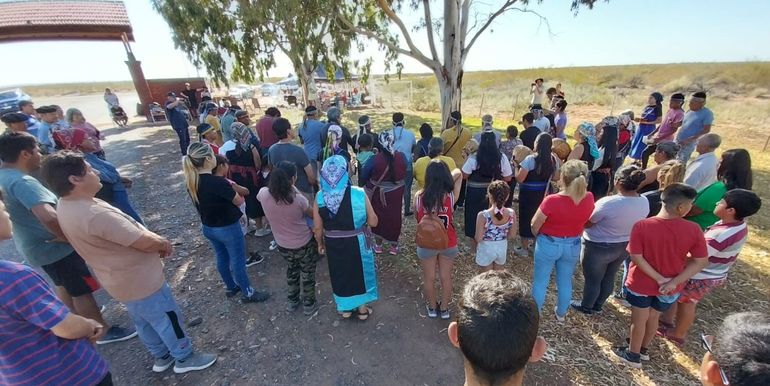 Bloqueo mapuche en Mari Menuco: Es muy violento que no puedas entrar a tu casa