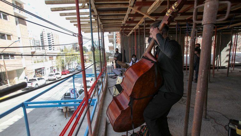 Elefanticomio, la banda de jazz con tinte patagónico recientemente inaugurando uno de los pisos