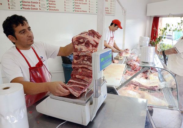 En las carnicerías de Neuquén ya se vende el asado sin hueso