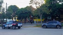 El brutal hecho ocurrió cuando izaban la bandera en un colegio de San Cristóbal, en Santa Fe. El brutal hecho ocurrió cuando izaban la bandera en un colegio de San Cristóbal, en Santa Fe.