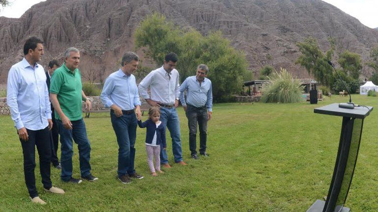 Macri pidió prudencia a los gremios a la hora de negociar los salarios.