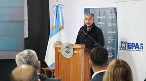 El mandatario acompañó la reinauguración del SUM del EPAS.&nbsp;