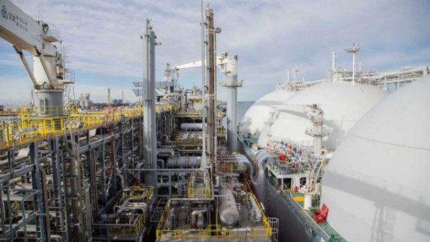 Vaca Muerta proyecta exportar 27 millones de m³/día de GNL desde la costa rionegrina en 2028.