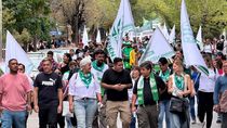 trabajadores estatales marcharon en neuquen contra la reforma laboral trabajadores estatales marcharon en neuquen contra la reforma laboral
