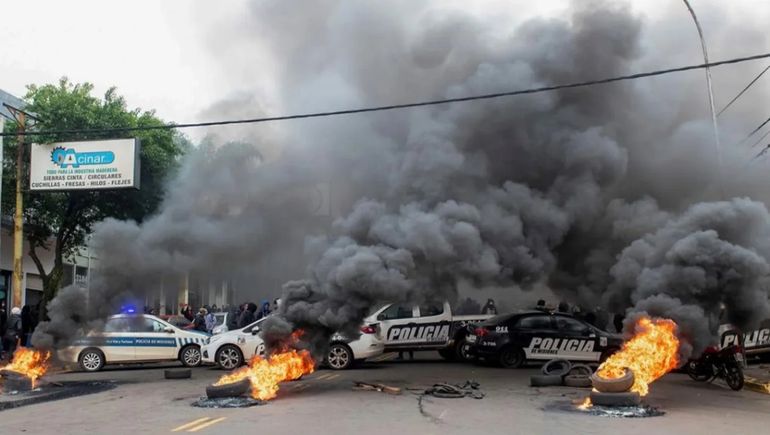 El Gobierno aseguró que no va a meterse en el conflicto con la Policía en Misiones.