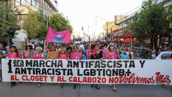 En 14 imágenes: así fue la la Marcha Federal del Orgullo Antifascista y Antirracista en Neuquén