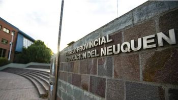 grave denuncia por abuso sexual contra el director de una escuela en la ciudad de neuquen: separan a mas docentes del cargo