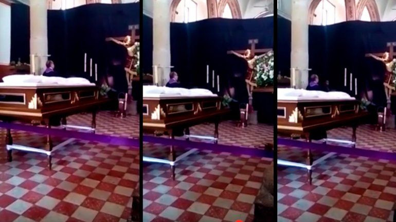 La filmación se viralizó en las redes. ¿Milagro o truco?