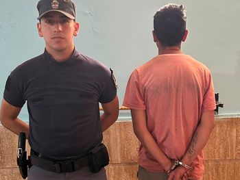 ladron robo en un mercado, regreso por mas y los comerciantes lo agarraron ladron robo en un mercado, regreso por mas y los comerciantes lo agarraron