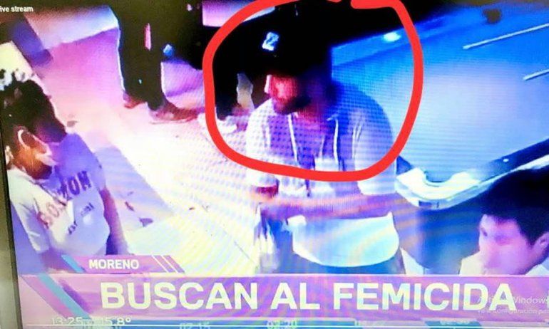 Matan a una joven con una botella rota y una baldosa