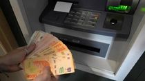 Cuánta plata podés sacar en efectivo del cajero automático, sin que ARCA te investigue en octubre 2025