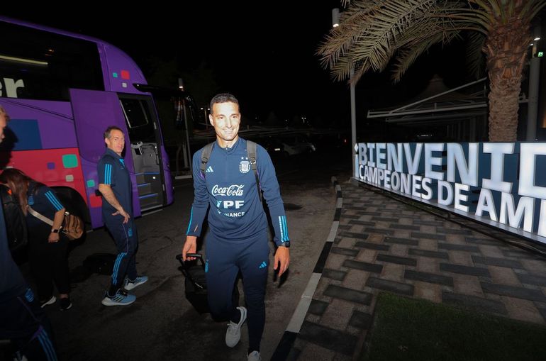 Lionel Scaloni ya se encuentra en Doha, ultimando detalles para el debut de la Selección Argentina en Qatar 2022.