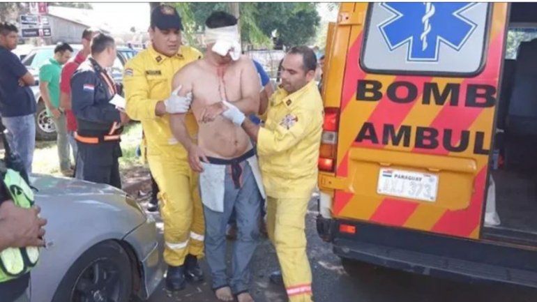 Se arrancó los ojos con sus manos