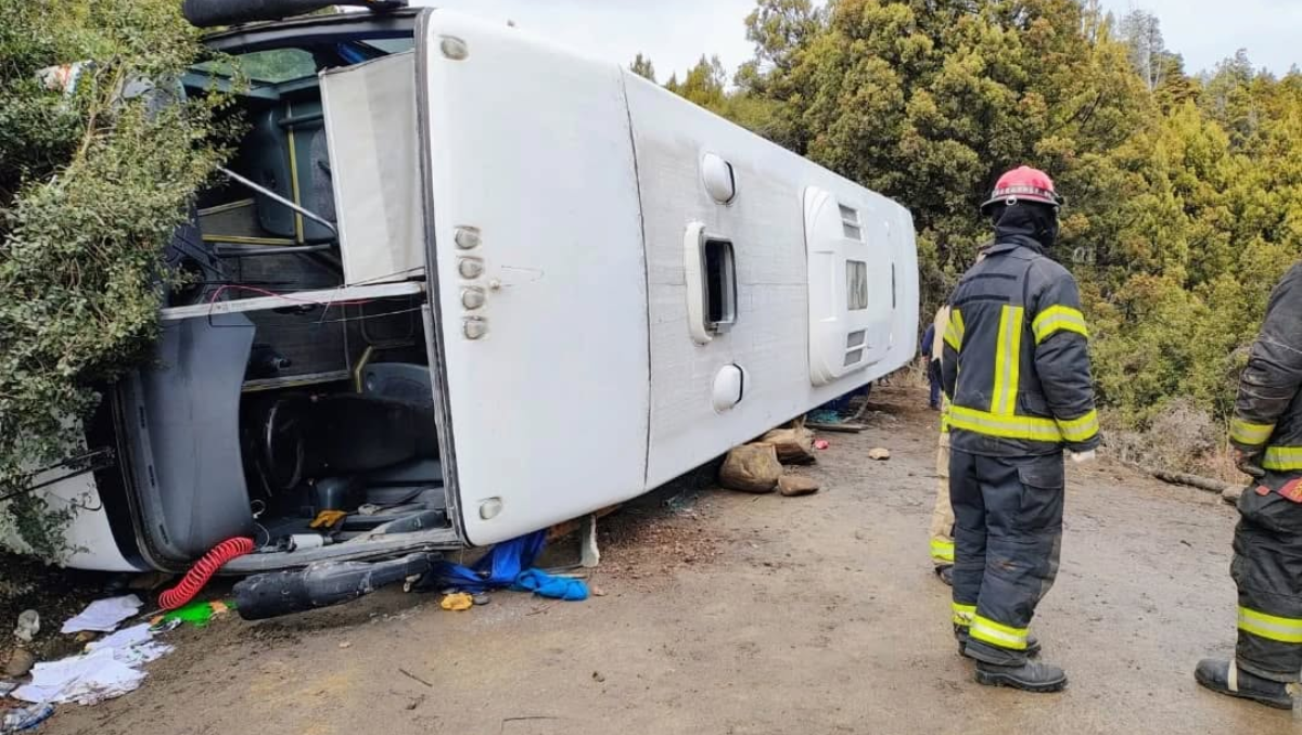 Vuelco del colectivo en Villa Traful: cómo siguen las personas heridas
