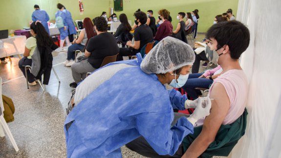 Cómo continuará la vacunación este sábado en la provincia