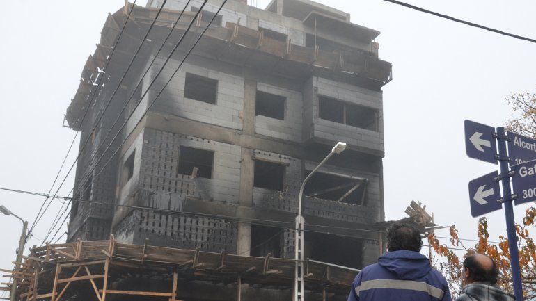 Se incendió una obra en construcción en el Bajo