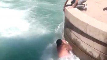 video: casi murio ahogado en el canal principal de riego video: casi murio ahogado en el canal principal de riego