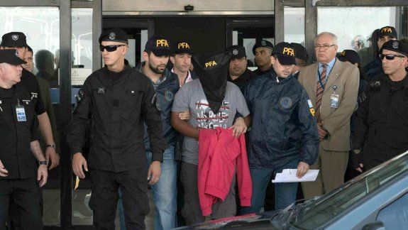 También arribó el padre del adolescente de 15 años acusado de asesinar a Brian. Sostuvo que su hijo es inocente y que no está enterado de nada.