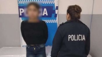 Mujer. Detención. Policía.