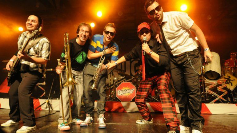 Una multitud espera el sorteo del Gordo de Navidad