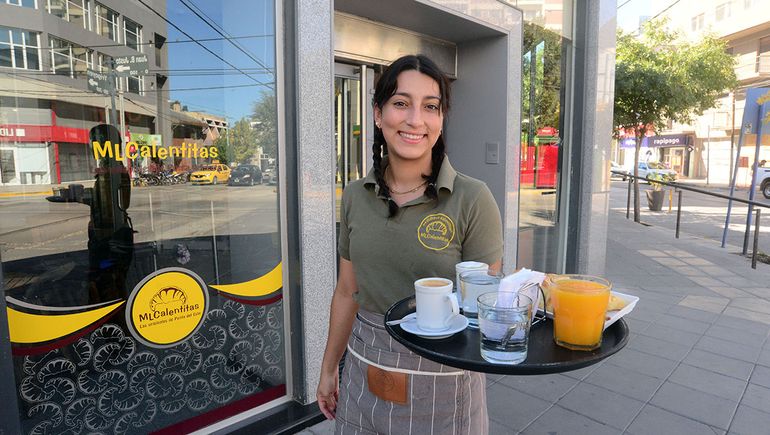 Salir a desayunar en Neuquén: ¿Cuánto cuesta un café con dos medialunas?