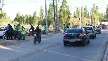 Operativo de control de tránsito en Valentina Sur un viernes a la tarde. Operativo de control de tránsito en Valentina Sur un viernes a la tarde.