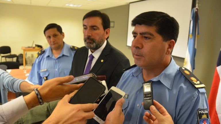 La Policía neuquina y sus pares de la PDI chilena durante el encuentro.