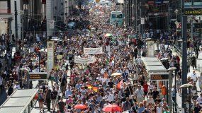 En Alemania miles de manifestantes anticuarentena salieron a las calles.