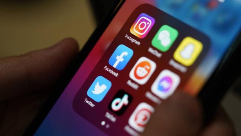 Tres países de la Unión Europea presentaron una disruptiva propuesta para proteger a los menores de las redes sociales