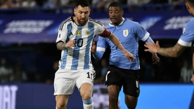 El piropo de Lionel Messi a un jugador uruguayo tras la caída en La Bombonera
