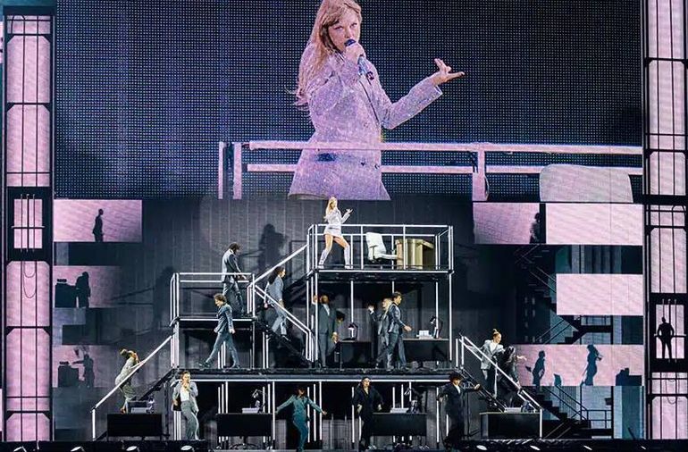 Parte del impactante escenario montado en el estadio Monumental. Parte del impactante escenario montado en el estadio Monumental.