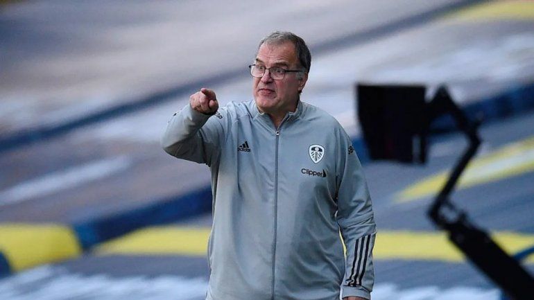 Bielsa se comió otra goleada y mandó al frente a sus defensores