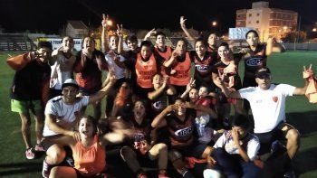El festejo por el título en la Neuquén Cup, sin trofeo. El festejo por el título en la Neuquén Cup, sin trofeo.