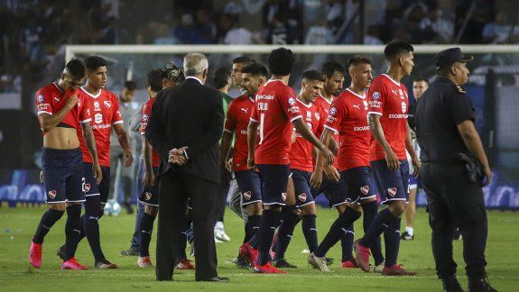 Rojo de bronca: insultos al plantel y furia en las redes