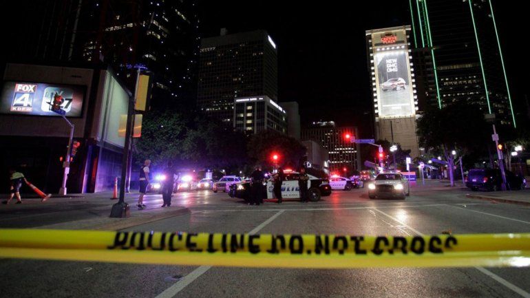 Francotiradores esperaron el momento justo y actuaron de forma premeditada. La manifestación era contra los abusos policiales que sufren los negros.