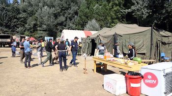 En 23 fotos y videos, así es el campamento de los brigadistas: la base de la lucha contra el fuego en Neuquén