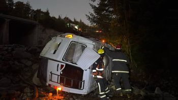 El siniestro vial ocurrió en cercanías de Villa la Angostura, sobre Ruta 40. El siniestro vial ocurrió en cercanías de Villa la Angostura, sobre Ruta 40.