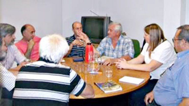 Representantes de las cámaras fueron recibidos por el Gobierno.