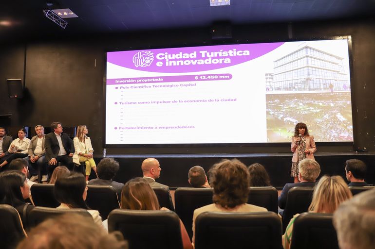 La Jefa de Gabinete, María Pasqualini fue una de las funcionarias que intervino en la presentación del Presupuesto 2025. La Jefa de Gabinete, María Pasqualini fue una de las funcionarias que intervino en la presentación del Presupuesto 2025.