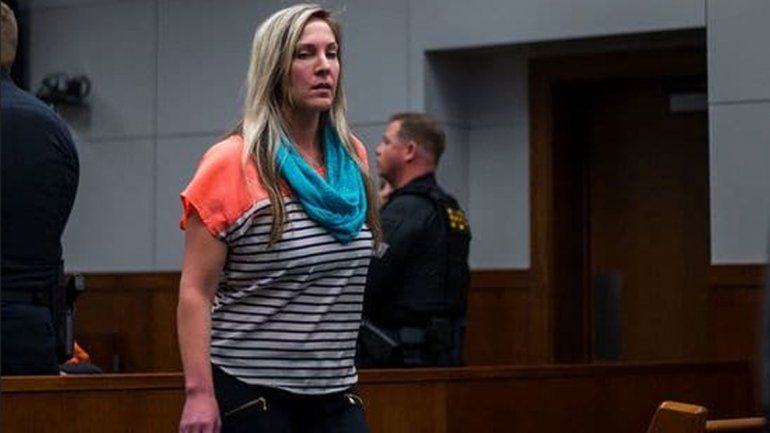 Brooke Lajiness tiene 38 años y es madre de dos hijos. Abusó varias veces de los chicos en su propia camioneta.